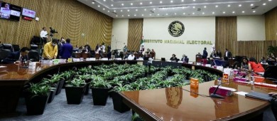 Aprueban en comisión, coaliciones 'Fuerza y Corazón por México' y 'Seguiremos Haciendo Historia'