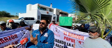 Trabajadores de El Piojillo exigen pago al director de API; instalan campamento afuera de su casa “hasta que pague”