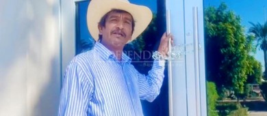 Se encadenan ejidatarios a las puertas del Congreso del estado