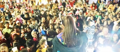 Más de mil personas disfrutaron del desfile navideño en La Paz