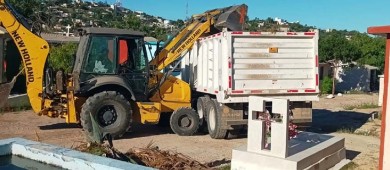 Lleva a cabo Servicios Púbicos limpieza en panteones de La Paz