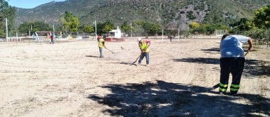 Dan mantenimiento y reforestan a espacios públicos del ejido Álvaro Obregón