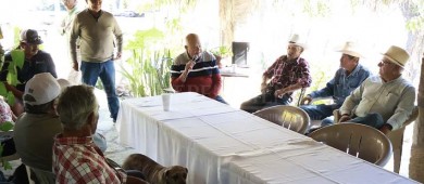 Se reúne gobernador Castro Cosío con habitantes de la zona serrana de Todos Santos