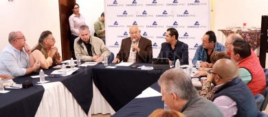 Convoca Castro Cosío a empresarios a trabajar juntos por mejores acuerdos en bienestar de BCS