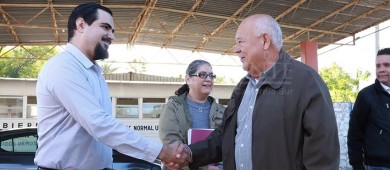 Gobierno del estado entrega apoyos a la BENU; compromete Castro Cosío más acciones favorables