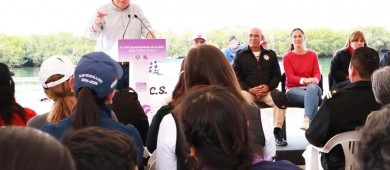 Inauguran gobernador y alcaldesa de La Paz el nuevo muelle flotante en Puerto Chale