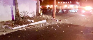 Dos adolescentes destrozaron un Mercedes Benz