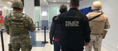 Aseguran PEP y Marina dos paquetes conteniendo sustancias ilícitas en Puerto Pichilingue