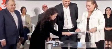 Jorge Álvarez se registra ante INE como candidato presidencial por MC