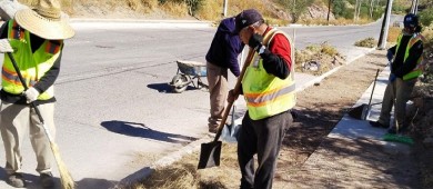 Realiza Servicios Públicos limpieza de 600 metros lineales de la subida del Pedregal del Cortés