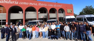 Rector de UABCS entrega nuevas unidades vehiculares para fortalecer las actividades académicas del estudiantado