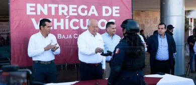 Entrega el gobernador 36 nuevas unidades para fortalecer áreas operativas y de seguridad