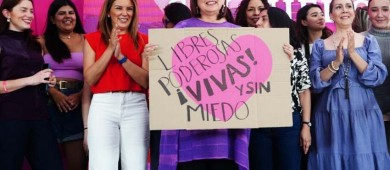 Xóchitl Gálvez presenta 10 compromisos con las mujeres