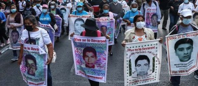 Sheinbaum promete continuar investigación sobre los 43 estudiantes de Ayotzinapa