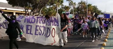 8M. "Marea morada" inunda BCS: feministas reclaman alto a la violencia