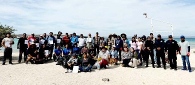 Jornada de limpieza organizada por UABCS recolecta 300 kilogramos de residuos en playa Pichilingue