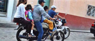 Diputados aprueban reforma que prohíbe viajar en moto a menores de 12 años