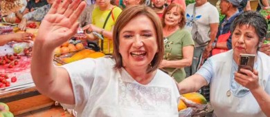 Agreden con limón a Xóchitl Gálvez durante su visita a Miguel Hidalgo