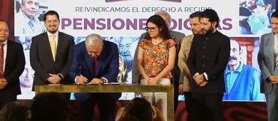 AMLO firma decreto del Fondo de Pensiones para el Bienestar; pagará la primera el 1 de julio de 2024