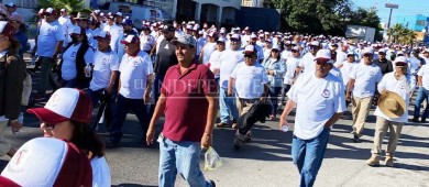 Maestros y burócratas revientan protocolo por conmemoración del día del trabajo
