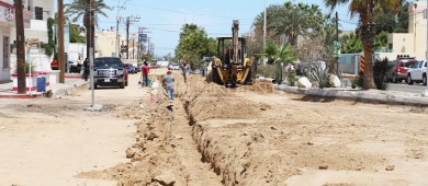 Continúan las obras de pavimentación en diferentes puntos de La Paz; piden precaución
