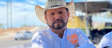 Se incendia frutería de candidato por MC al distrito 2; señalan que fue provocado