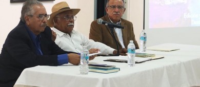 Realiza UABCS conversatorio homenaje al escritor Javier Manríquez