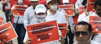 Xóchitl y Máynez firman compromiso por la prensa con RSF ante elecciones