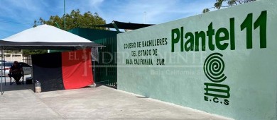 Trabajadores del COBACH protestan en Gobierno; exigen solución a sus demandas