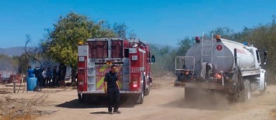 Atienden Policías Municipales incendio de una vivienda en la Delegación San Juan de Los Planes