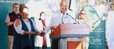 Entrega gobierno de BCS tarjetas a beneficiarios del programa “La clínica es nuestra”