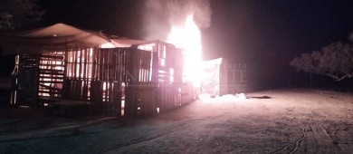 Incendian salón de clases en La Ballena; padres de familia piden apoyo para materiales