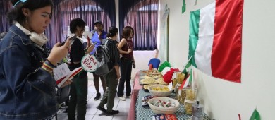 Estudiantes de idiomas en la UABCS realizan exposición de cultura italiana