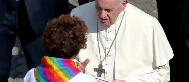 Papa Francisco pide recibir a los homosexuales en la Iglesia, pero con ‘prudencia’ en seminarios