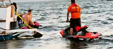 Marina rescata a dos personas en inmediaciones de playa El Manglito