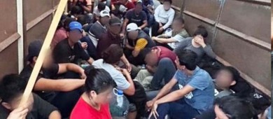 INM detiene a 63 migrantes que viajaban hacinados en un camión a más de 43 grados