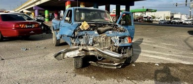 Carambola entre vehículos y un dompe deja dos heridos en Cabo San Lucas