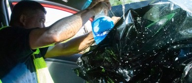 32 vehículos fueron detectados con uso ilegal de polarizado durante el primer operativo implementado en La Paz