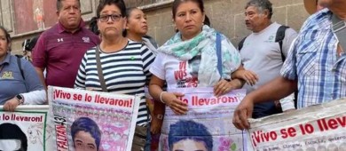 Padres de estudiantes de Ayotzinapa se reunirán con Sheinbaum el 29 de julio