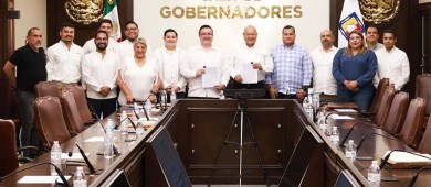 Formalizan gobierno del estado de BCS y FONATUR, escrituras de propiedad de bienes donados