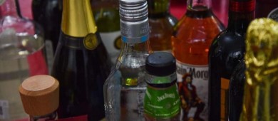 Industria de bebidas alcohólicas colabora con gobierno para combatir subvaluación
