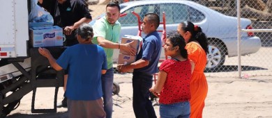Entrega DIF La Paz apoyos del programa de alimentación escolar a niñas y niños de Los Dolores