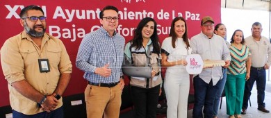 “Brindaremos un mejor servicio”; recibe OOMSAPAS La Paz una nueva retroexcavadora