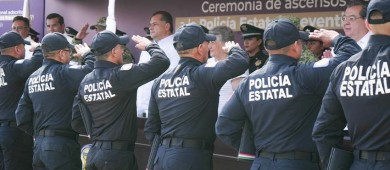 Entrega SSPE insignias de ascensos a policías estatales y penitenciarios de BCS.