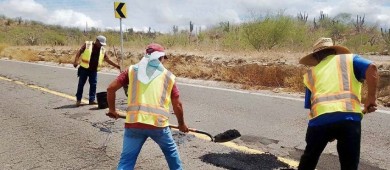 Inician el gobierno de BCS trabajos de bacheo en la Transpeninsular