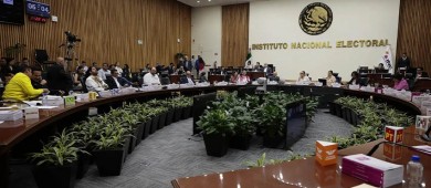 Sheinbaum pide al INE aprobar diputaciones plurinominales; “Que se cumpla la Constitución y la ley”, dice