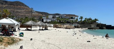 Complejos turísticos invaden la zona federal de playa El Caimancito