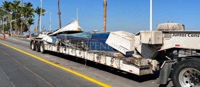 Retiran embarcaciones en malas condiciones y basura del malecón