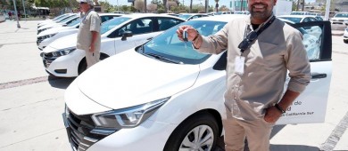 Entrega gobierno de BCS vehículos nuevos para fortalecer programas de salud pública