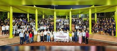 Entrega Quiroga Romero 200 becas a deportistas destacados de La Paz